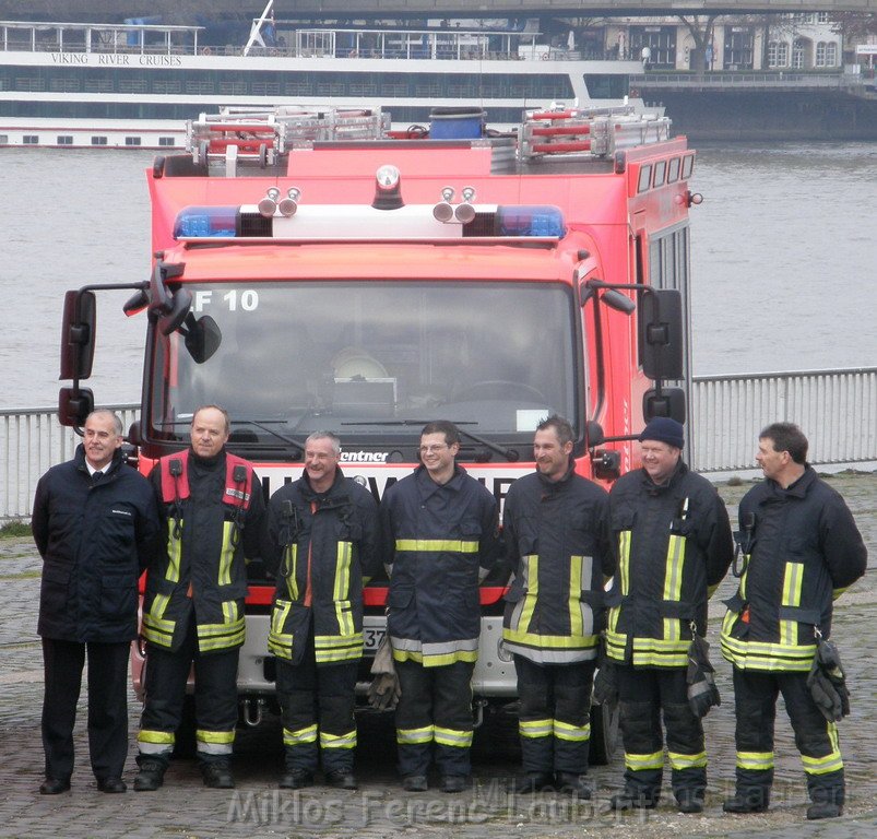 Neue LF`s fuer Koeln Uebergabe in Koeln Deutz an den Wachen  P037.JPG